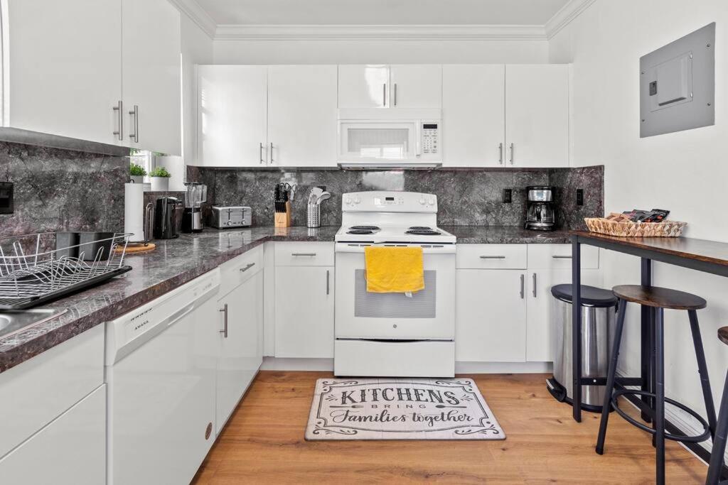 Comfy & Updated Apartment Centrally Located Minutes Away From Everything! Miami Exterior photo