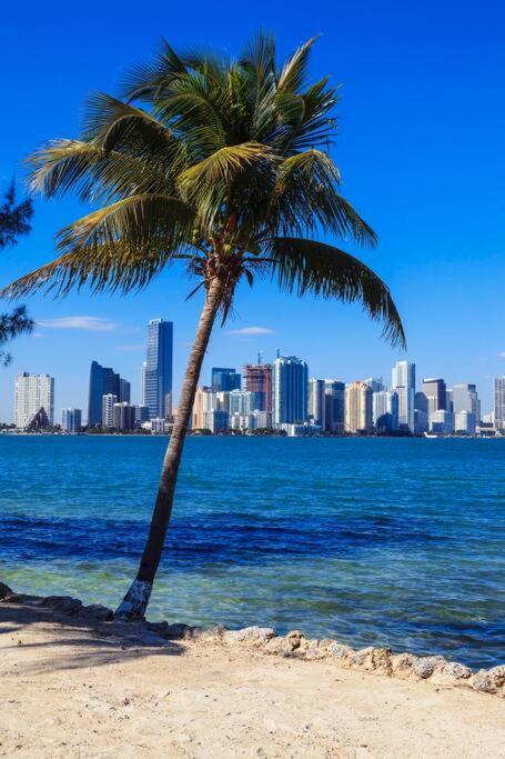 Comfy & Updated Apartment Centrally Located Minutes Away From Everything! Miami Exterior photo