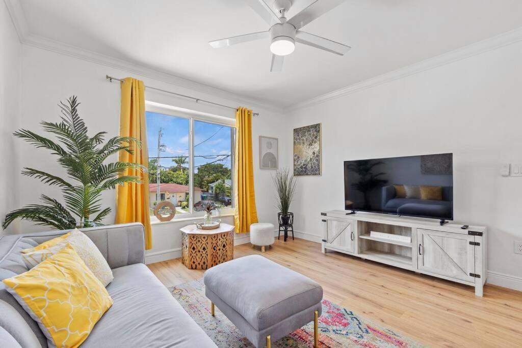 Comfy & Updated Apartment Centrally Located Minutes Away From Everything! Miami Exterior photo